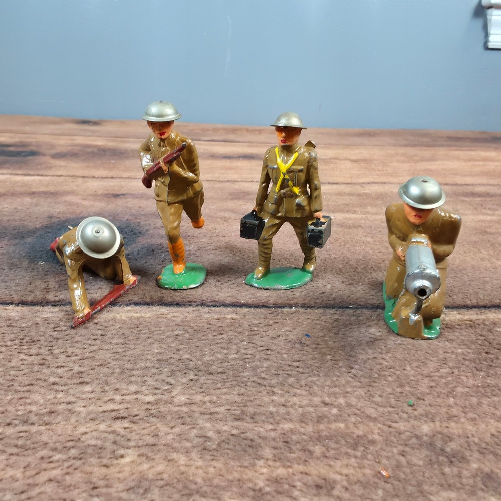 Vintage Barclay Toy Soldiers Military Figures Set Khaki WWI Era Cast Metal 4pc